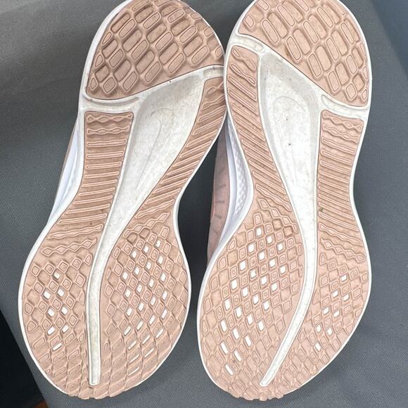 Nike Shoes 9 Quest 5 Running Barely Rose Pink Sporty Athletic Gym Athleisure PE - Picture 7 of 16